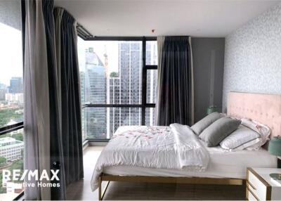 A nice corner room with effortlessly access condominium to BTS Ekkamai and Sukhumvit area.