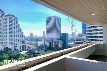 A newly renovated fully furnished 5 minutes walk to BTS Asoke.