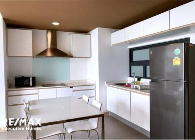 Contemporary style apartment in a very quiet and convenient area with pet-friendly locate on Ekkamai 22.