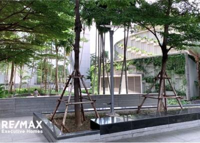 A modern condo in Asoke and Phompong located on Sukhumvit 20 close by BTS and MRT station.