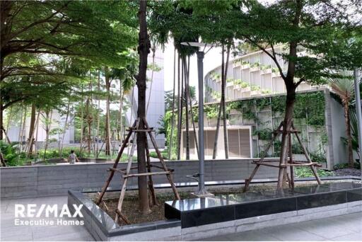 A modern condo in Asoke and Phompong located on Sukhumvit 20 close by BTS and MRT station.