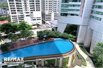A modern condo in Asoke and Phompong located on Sukhumvit 20 close by BTS and MRT station.