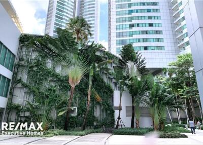 A modern condo in Asoke and Phompong located on Sukhumvit 20 close by BTS and MRT station.