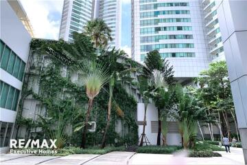 A modern condo in Asoke and Phompong located on Sukhumvit 20 close by BTS and MRT station.