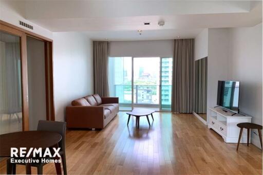 A modern condo in Asoke and Phompong located on Sukhumvit 20 close by BTS and MRT station.