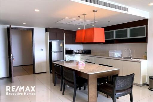 A modern, spacious with a spectacular view condo in Sathorn.