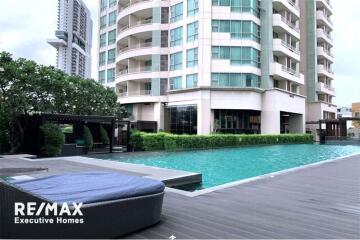 A modern, spacious with a spectacular view condo in Sathorn.