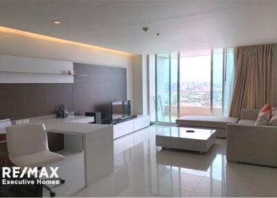 A modern, spacious with a spectacular view condo in Sathorn.