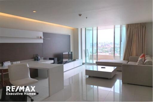 A modern, spacious with a spectacular view condo in Sathorn.