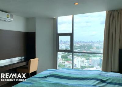 A modern, spacious with a spectacular view condo in Sathorn.