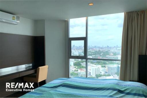 A modern, spacious with a spectacular view condo in Sathorn.