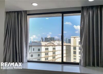 Newly renovated with modern style condominium pet-friendly located on Sukhumvit 24