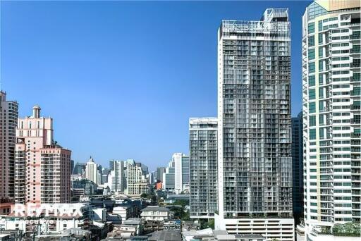 Newly renovated with modern style condominium pet-friendly located on Sukhumvit 24