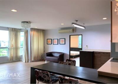 Great value and fully furnished condominium in a quiet and convenient area a 4-minute walk to BTS Ekkamai.