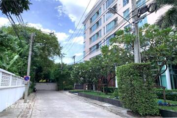 Great value and fully furnished condominium in a quiet and convenient area a 4-minute walk to BTS Ekkamai.