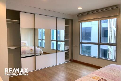 Great value and fully furnished condominium in a quiet and convenient area a 4-minute walk to BTS Ekkamai.