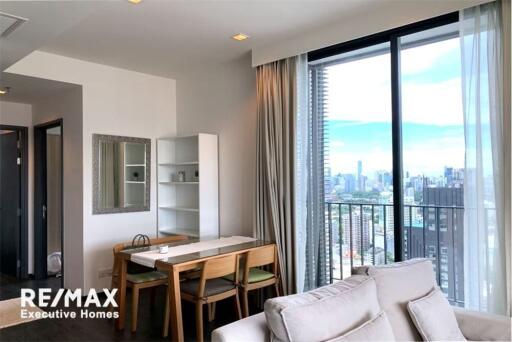 Modern Condo with Spectacular View, 7 Mins Walk to BTS Asoke