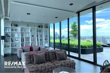 Modern Condo with Spectacular View, 7 Mins Walk to BTS Asoke