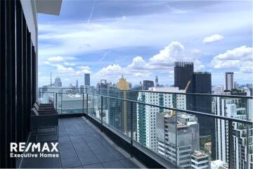 Modern Condo with Spectacular View, 7 Mins Walk to BTS Asoke