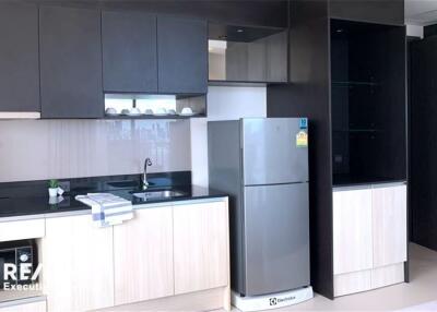 Modern Condo with Spectacular View, 7 Mins Walk to BTS Asoke