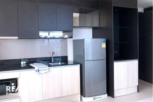 Modern Condo with Spectacular View, 7 Mins Walk to BTS Asoke