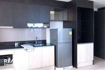 A modern, corner room with a spectacular view condominium 7 mins walk to BTS Asoke.