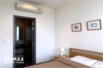 A modern, corner room with a spectacular view condominium 7 mins walk to BTS Asoke.