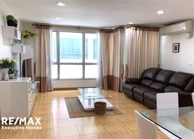 Cozy and fully furnished condominium a 4-minute walk to BTS Ekkamai.