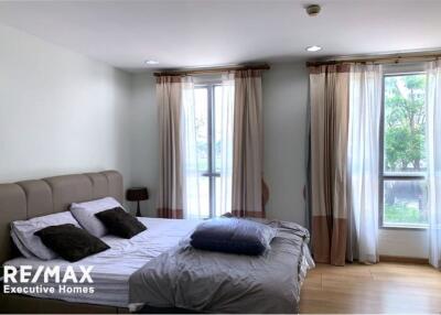 Cozy and fully furnished condominium a 4-minute walk to BTS Ekkamai.
