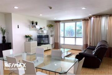 Cozy and fully furnished condominium a 4-minute walk to BTS Ekkamai.