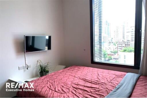 A modern with a spectacular view condominium 3 mins walk to BTS Asoke/MRT Sukhumvit.