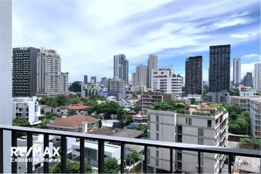 A modern with a spectacular view condominium 3 mins walk to BTS Asoke/MRT Sukhumvit.