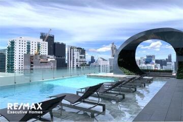 A modern with a spectacular view condominium 3 mins walk to BTS Asoke/MRT Sukhumvit.