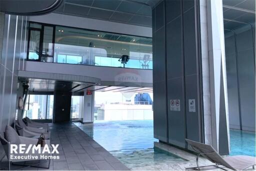 A modern with a spectacular view condominium 3 mins walk to BTS Asoke/MRT Sukhumvit.