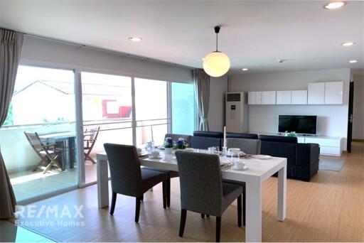 Pets-friendly and effortlessly accessible apartment to BTS Ekkamai and Sukhumvit area.