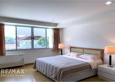 Pets-friendly and effortlessly accessible apartment to BTS Ekkamai and Sukhumvit area.