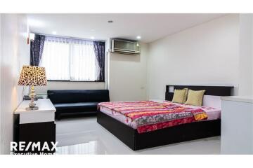 Newly renovated pet-friendly fully furnished BTS Phrom Phong.