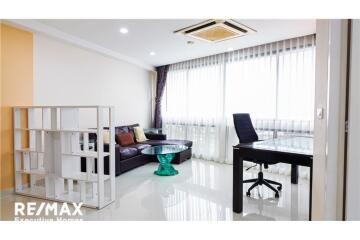 Newly renovated pet-friendly fully furnished BTS Phrom Phong.