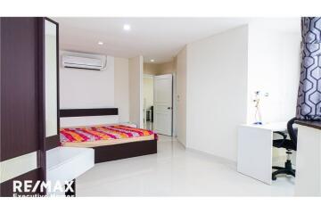 Newly renovated pet-friendly fully furnished BTS Phrom Phong.