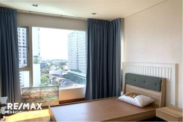 A large unit with an effortlessly accessible condominium to BTS Thonglor and Sukhumvit area.