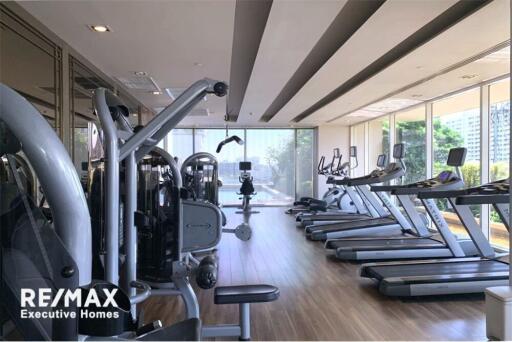 A large unit with an effortlessly accessible condominium to BTS Thonglor and Sukhumvit area.