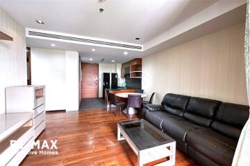 Contemporary style condominium in a tranquil and convenient area with a pet-friendly location on Sukhumvit 38.