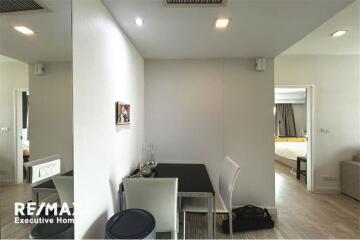 A modern, corner room and fully furnished Noble Remix Condominium with its own access to the BTS Thong Lor Station.