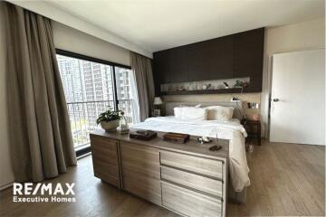 A modern, corner room and fully furnished Noble Remix Condominium with its own access to the BTS Thong Lor Station.