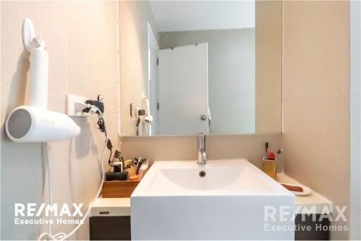 A modern, corner room and fully furnished Noble Remix Condominium with its own access to the BTS Thong Lor Station.