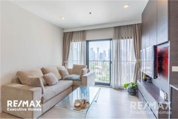 A modern, corner room and fully furnished Noble Remix Condominium with its own access to the BTS Thong Lor Station.