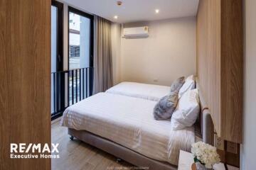 Low rise apartment with 12 mins walk to Ploen Chit BTS Station.