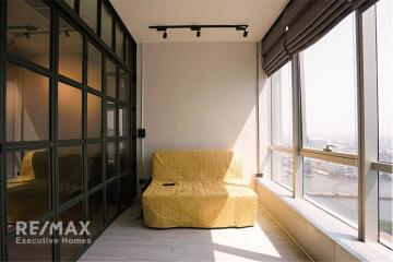 Condo next to the Chao Phraya River, near BTS Krung Thonburi, very low price.