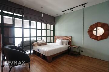 Condo next to the Chao Phraya River, near BTS Krung Thonburi, very low price.