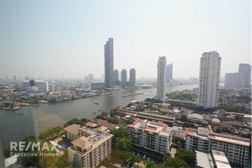 Condo next to the Chao Phraya River, near BTS Krung Thonburi, very low price.